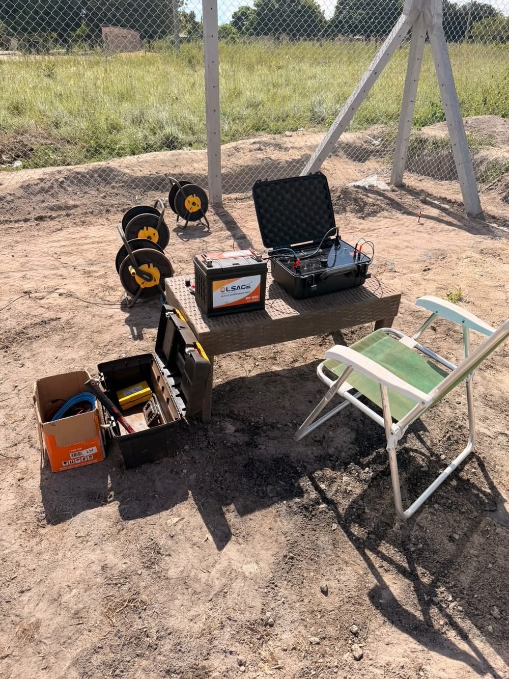 Equipamento de eletrorresistividade montado em campo