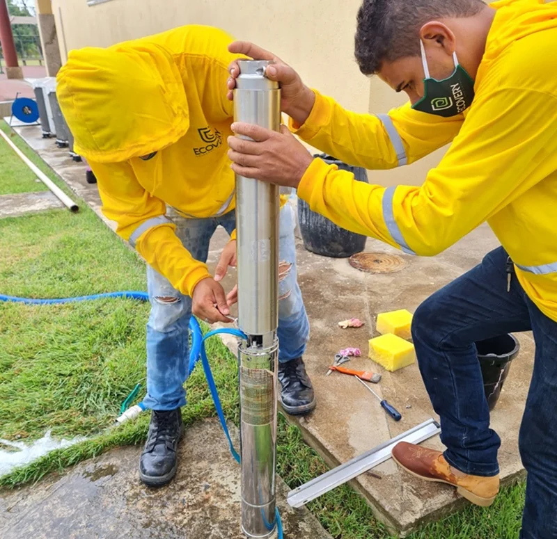 Instalação de bomba submersa em poço artesiano